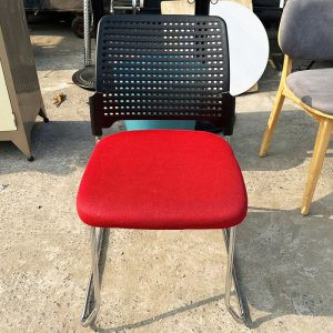Ghế Chân Quỳ Lưng Lưới Đệm Đỏ Cũ